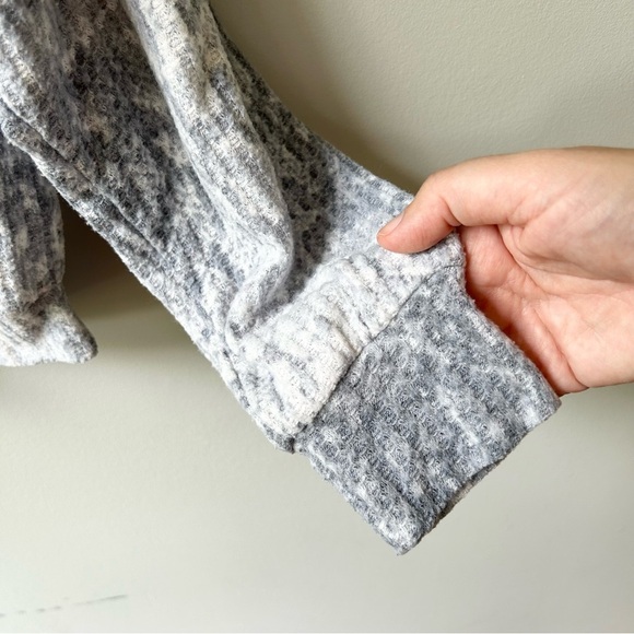 Socialite cropped scoop neck waffle weave snakeskin print sweater - Picture 4 of 6